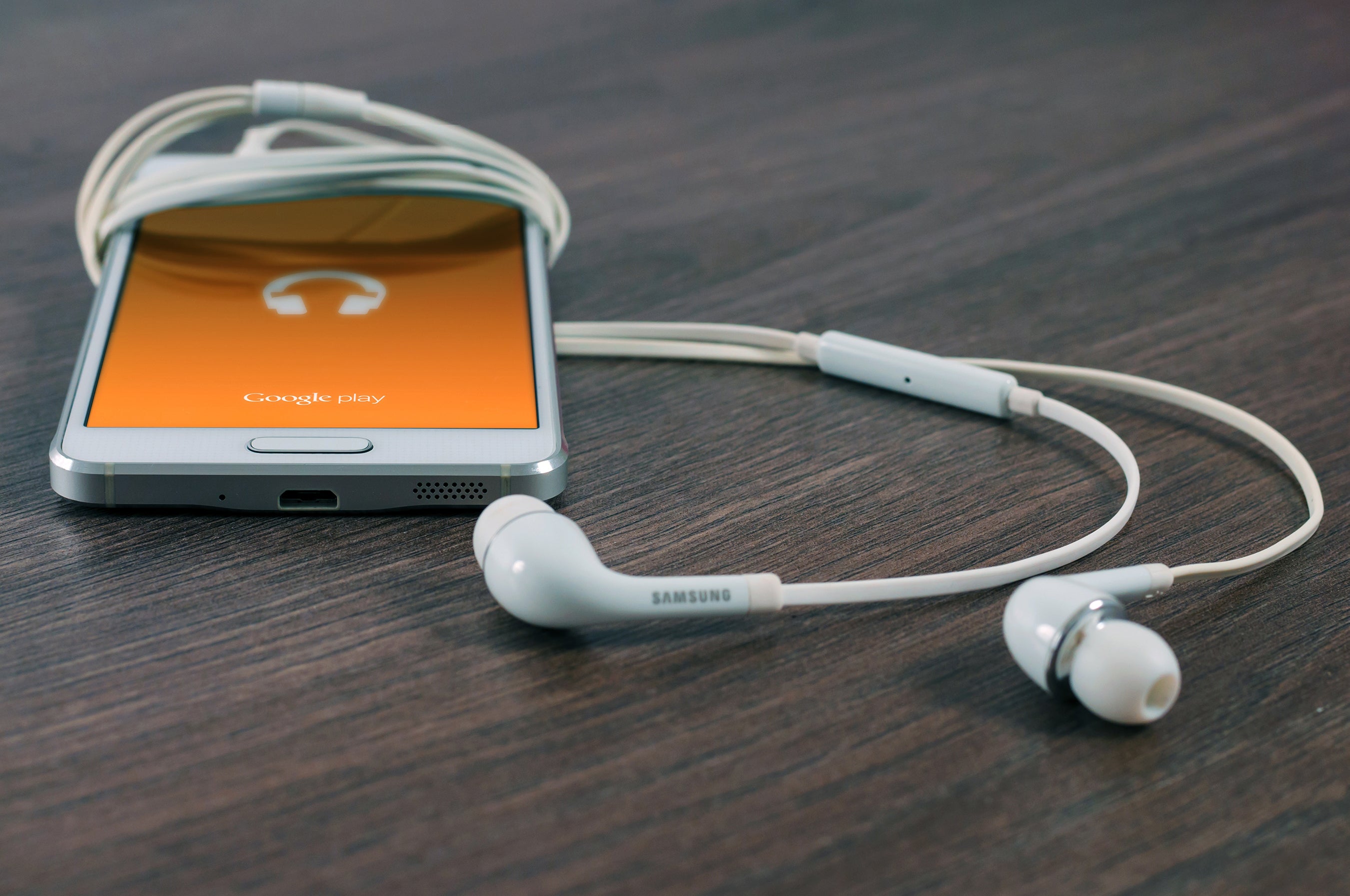 7 Motivational Podcasts to Help With Your Mental Health and Productivity